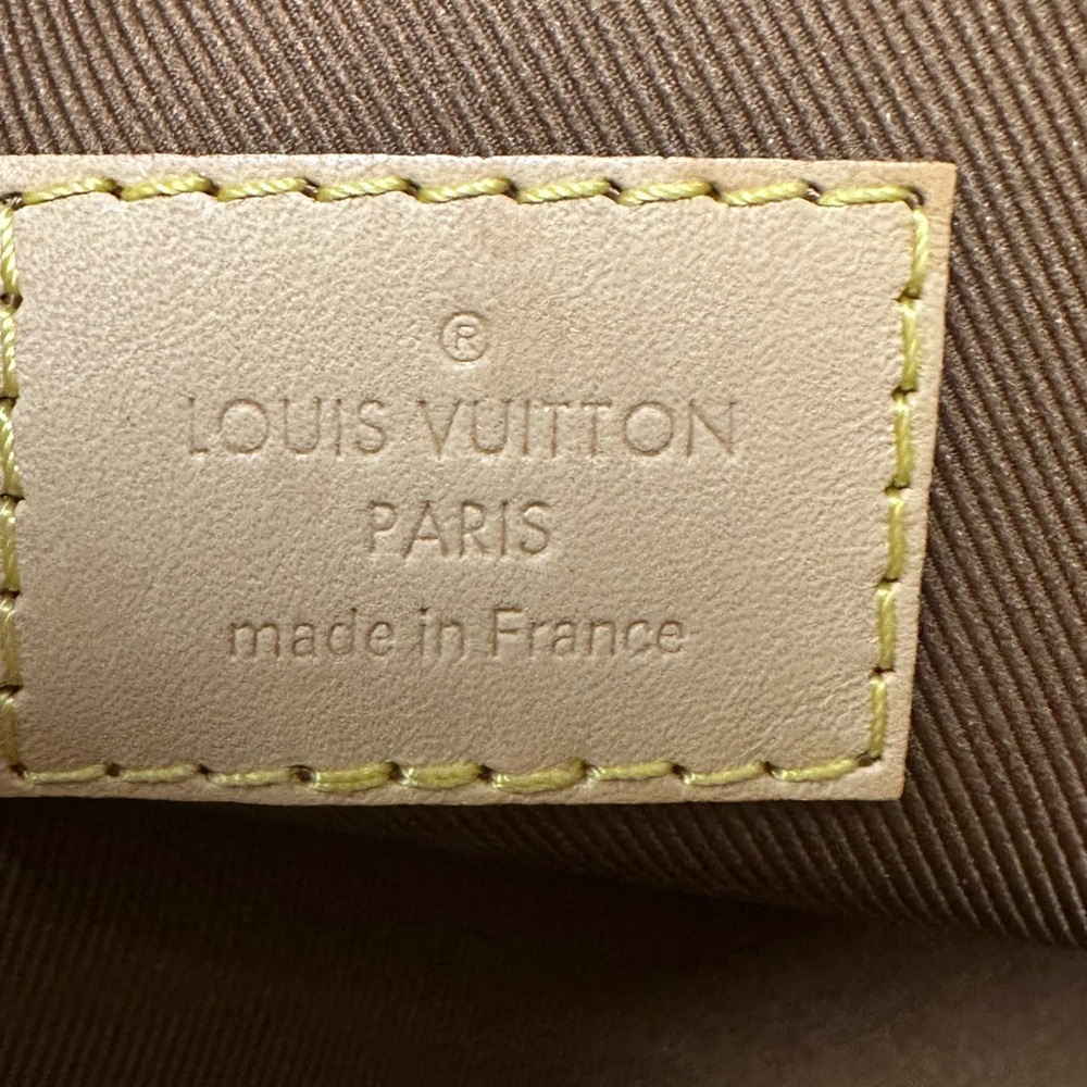 Louis Vuitton  Monogram Pouch✨ - Picture 10 of 11